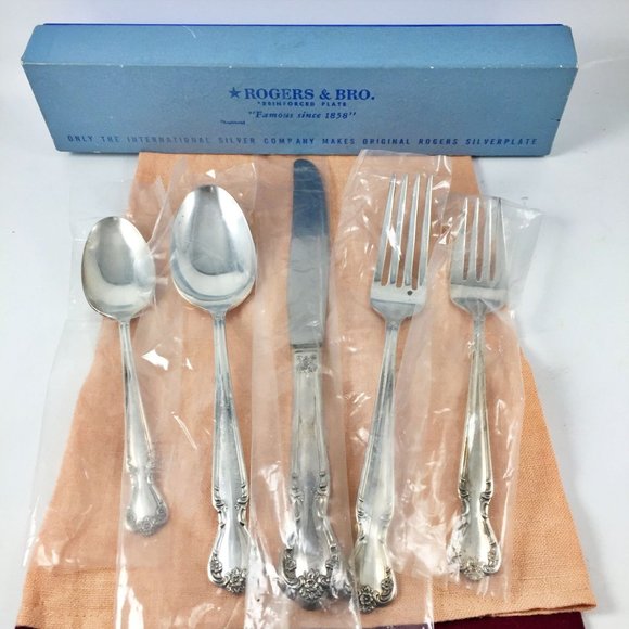 MIB 5 Piece Place Setting Daybreak Elegant Lady Silverplate 1952 Mint in Box IS - Picture 4 of 6